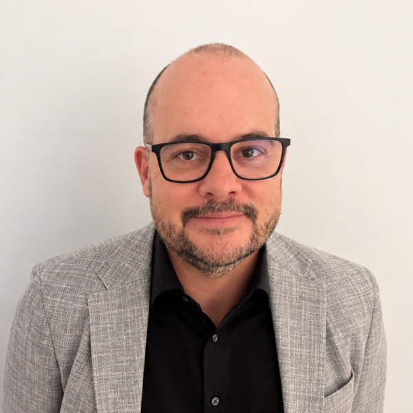 Institutsleiter Tom Dickmann